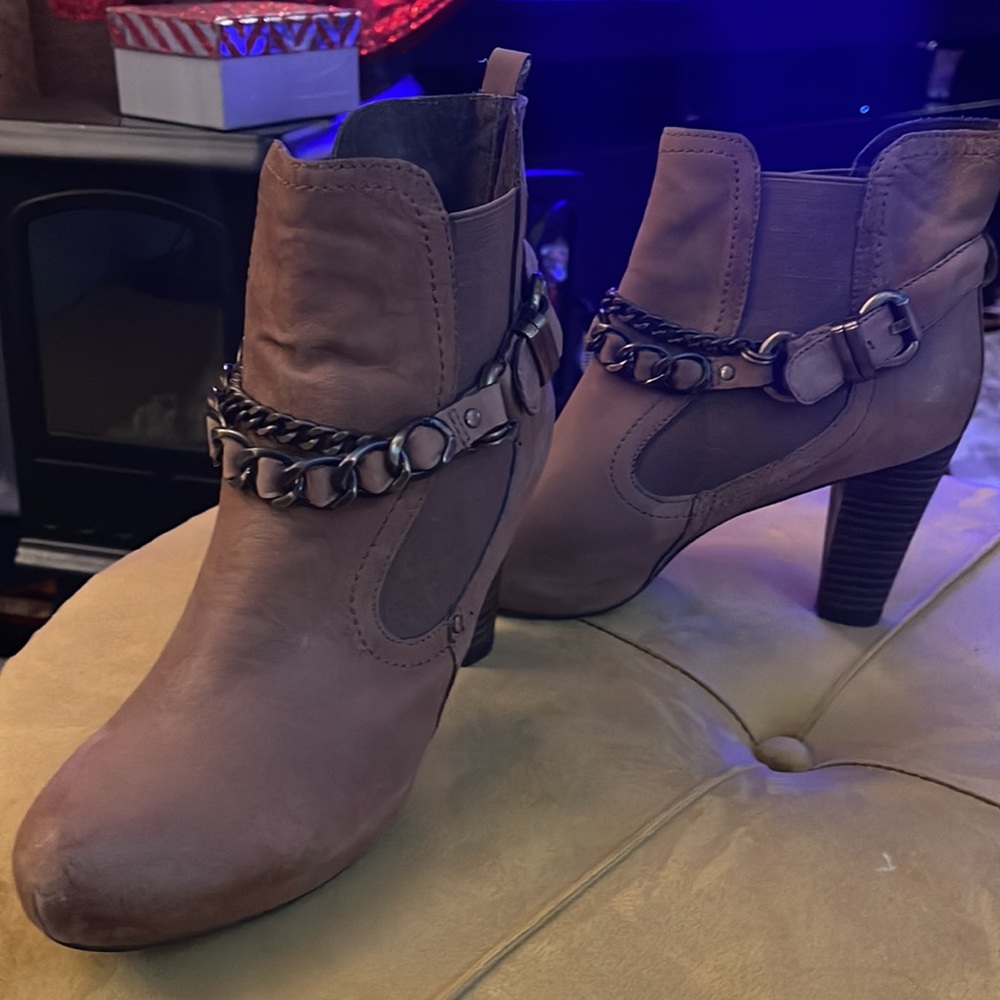 Boots - Picture 2 of 3